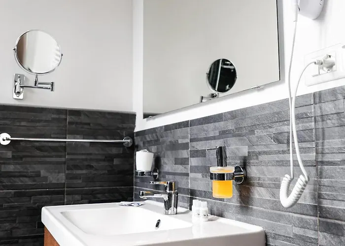 Del Centro 3* مودينا